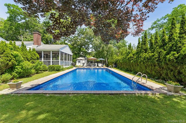 9 White Oak Lane, Westhampton, NY 11977