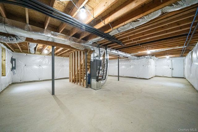 39 Locust Avenue S, Medford, NY 11763