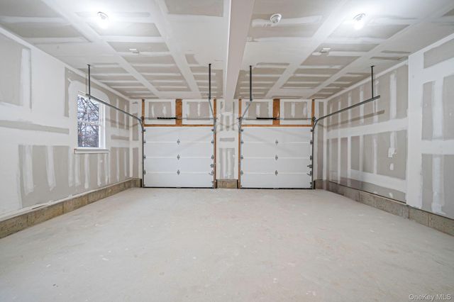 39 Locust Avenue S, Medford, NY 11763