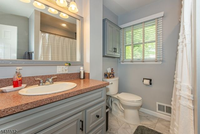 540 Herrick Dr, Rockaway Twp., NJ 07801