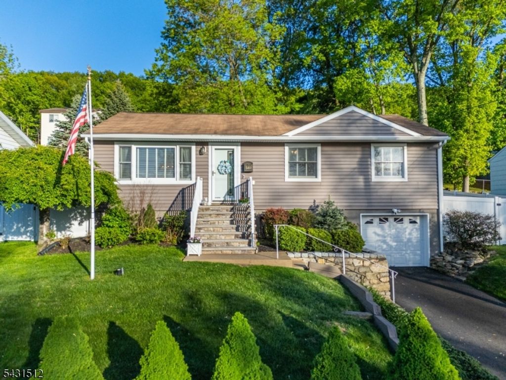 540 Herrick Dr, Rockaway Twp., NJ 07801