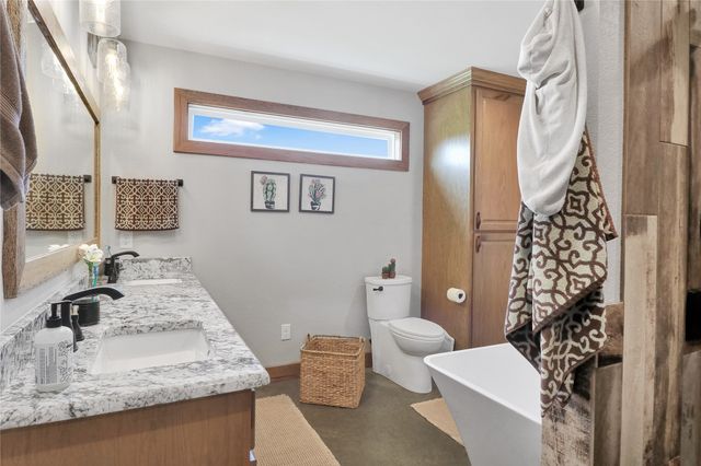 9102 County Road 3816, Athens, TX 75752