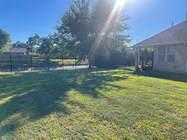 2414 17th Street N, Texas City, TX 77590