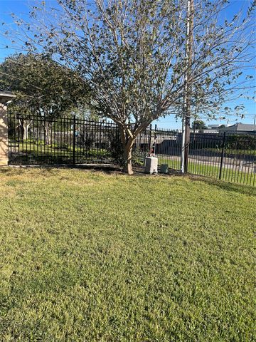2414 17th Street N, Texas City, TX 77590