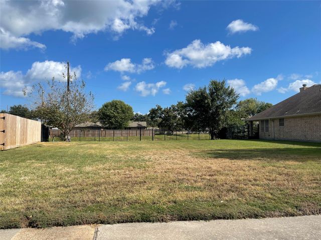 2414 17th Street N, Texas City, TX 77590