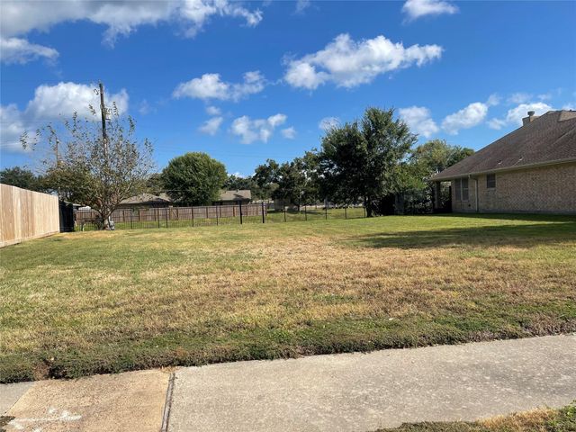 2414 17th Street N, Texas City, TX 77590