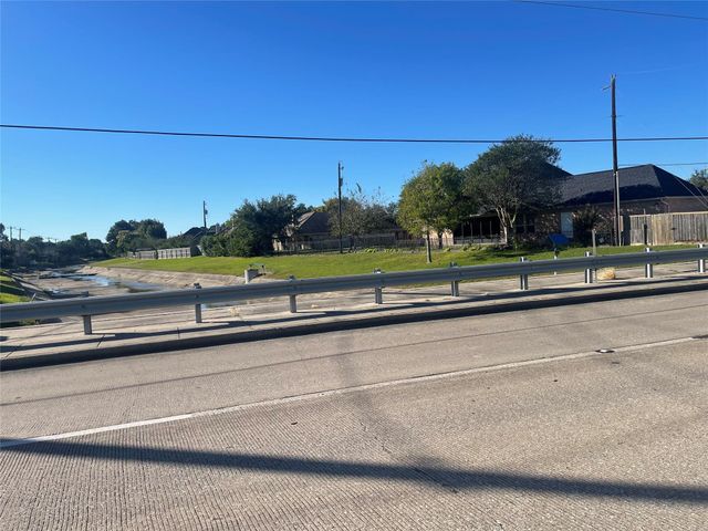 2414 17th Street N, Texas City, TX 77590