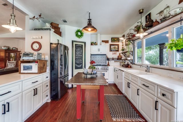 827 Schumanns Beach, New Braunfels, TX 78130