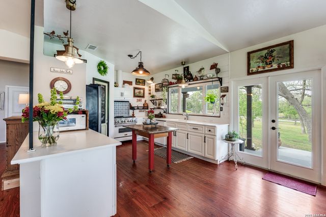 827 Schumanns Beach, New Braunfels, TX 78130