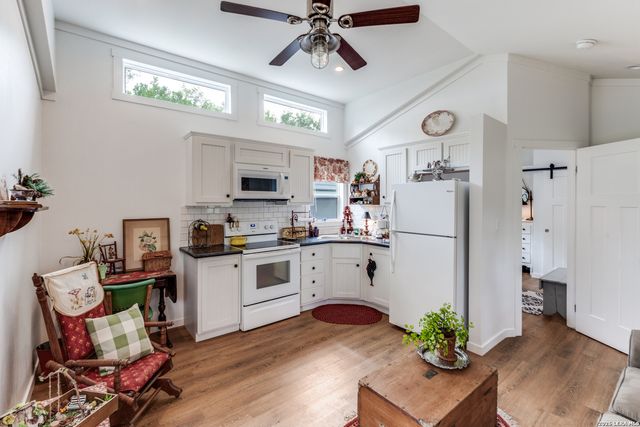 827 Schumanns Beach, New Braunfels, TX 78130