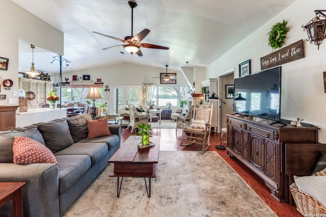 827 Schumanns Beach, New Braunfels, TX 78130