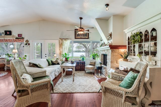 827 Schumanns Beach, New Braunfels, TX 78130