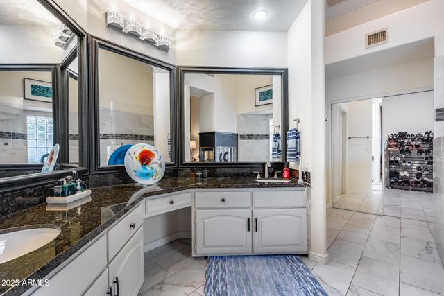 4637 W MISTY WILLOW Lane, Glendale, AZ 85310