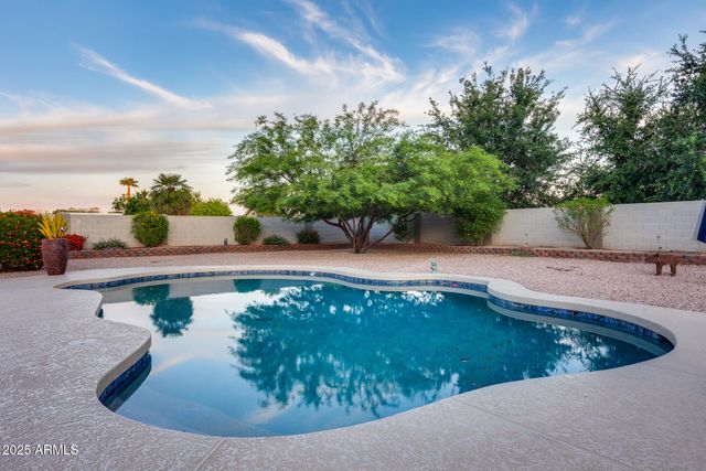 4637 W MISTY WILLOW Lane, Glendale, AZ 85310