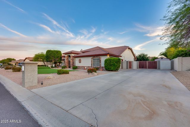 4637 W MISTY WILLOW Lane, Glendale, AZ 85310