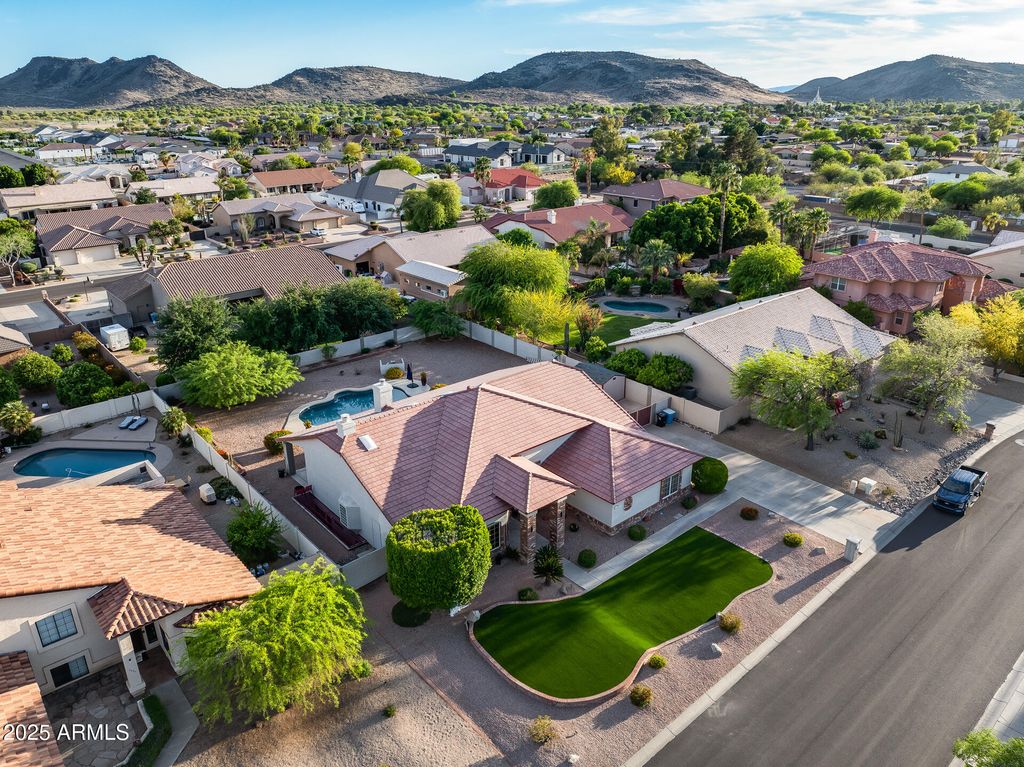 4637 W MISTY WILLOW Lane, Glendale, AZ 85310