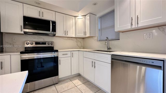 6200 NW 44th St 208, Lauderhill, FL 33319