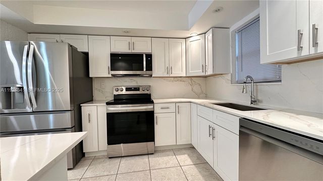 6200 NW 44th St 208, Lauderhill, FL 33319