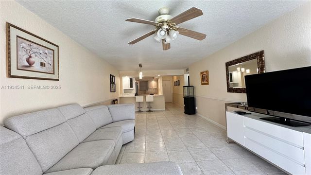 6200 NW 44th St 208, Lauderhill, FL 33319
