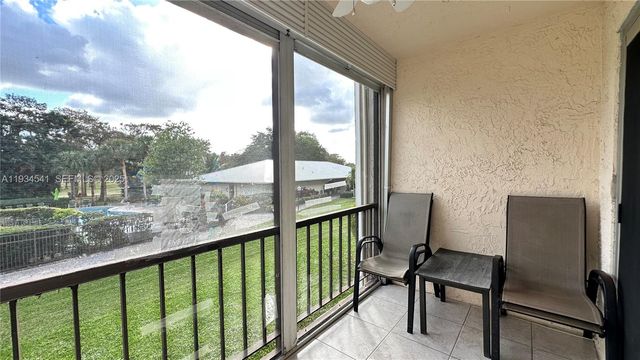 6200 NW 44th St 208, Lauderhill, FL 33319