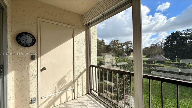 6200 NW 44th St 208, Lauderhill, FL 33319