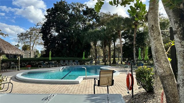 6200 NW 44th St 208, Lauderhill, FL 33319