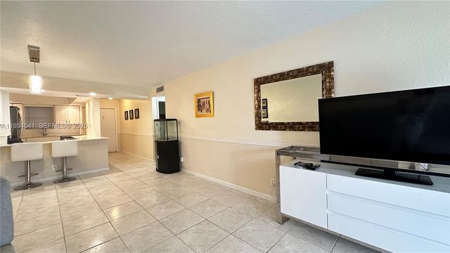 6200 NW 44th St 208, Lauderhill, FL 33319