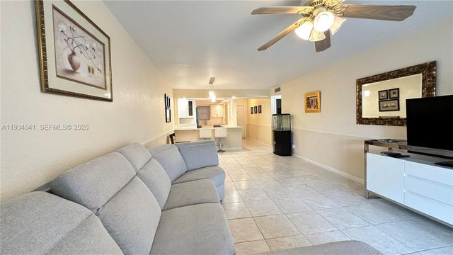 6200 NW 44th St 208, Lauderhill, FL 33319