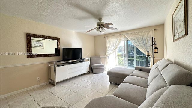 6200 NW 44th St 208, Lauderhill, FL 33319