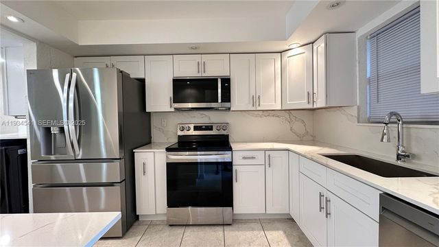 6200 NW 44th St 208, Lauderhill, FL 33319