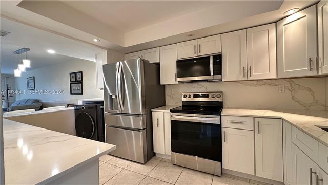 6200 NW 44th St 208, Lauderhill, FL 33319