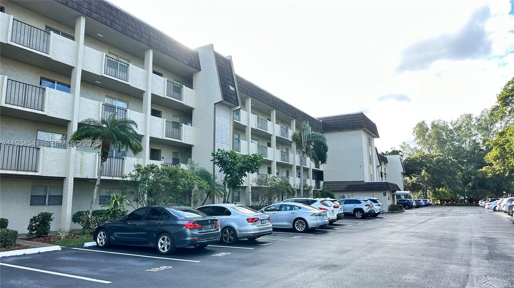 6200 NW 44th St 208, Lauderhill, FL 33319