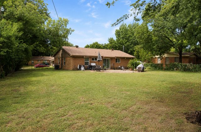 8408 Monmouth Drive, Fort Worth, TX 76116