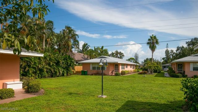 524 97th AVE N B, Naples, FL 34108