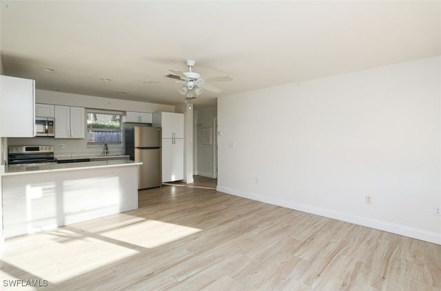 524 97th AVE N B, Naples, FL 34108