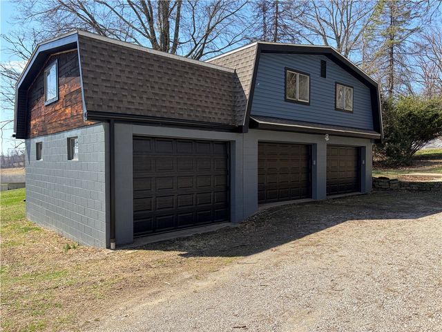 345 Garvin Rd, Finleyville, PA 15332