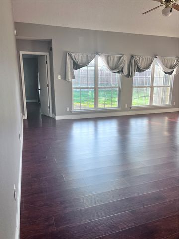 824 Johnston Lane, Cedar Hill, TX 75104