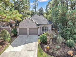 39 E Honey Grove Place, The Woodlands, TX 77382
