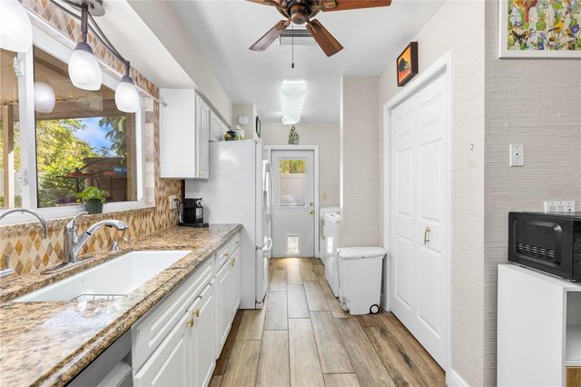 7001 TWELVE OAKS BOULEVARD, Tampa, FL 33634