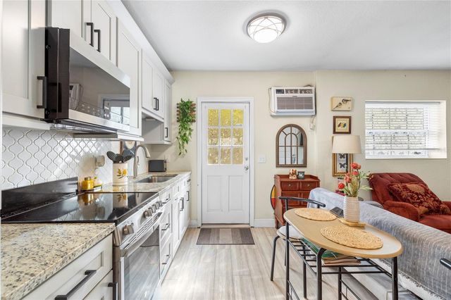 7001 TWELVE OAKS BOULEVARD, Tampa, FL 33634