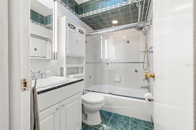 7001 TWELVE OAKS BOULEVARD, Tampa, FL 33634