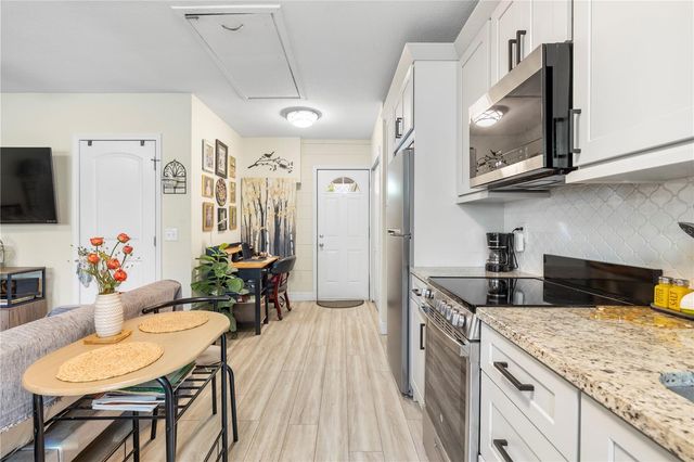 7001 TWELVE OAKS BOULEVARD, Tampa, FL 33634