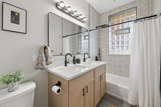 923 E 61st Street 2, Chicago, IL 60637