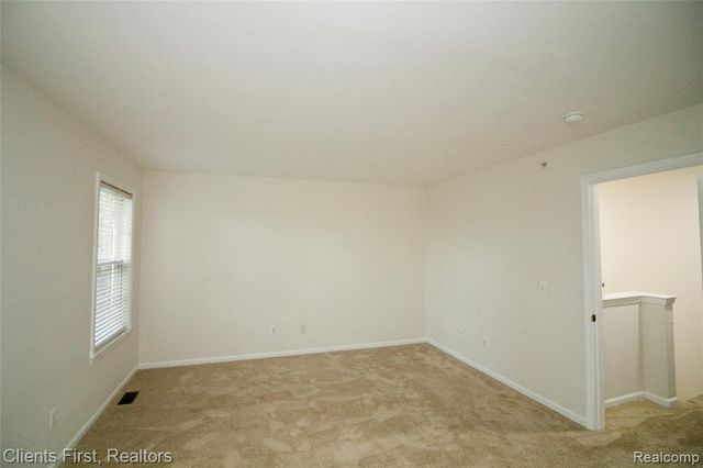 2825 Barclay Way, Ann Arbor, MI 48105