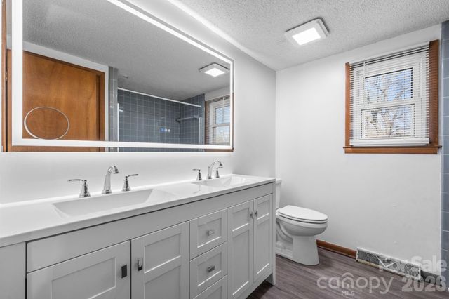 2576 Kingston Street, Newton, NC 28658