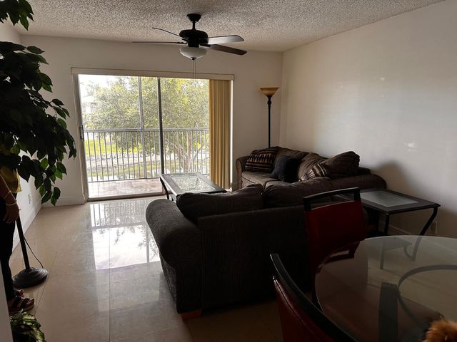 2423 NW 89th Drive 113, Coral Springs, FL 33065