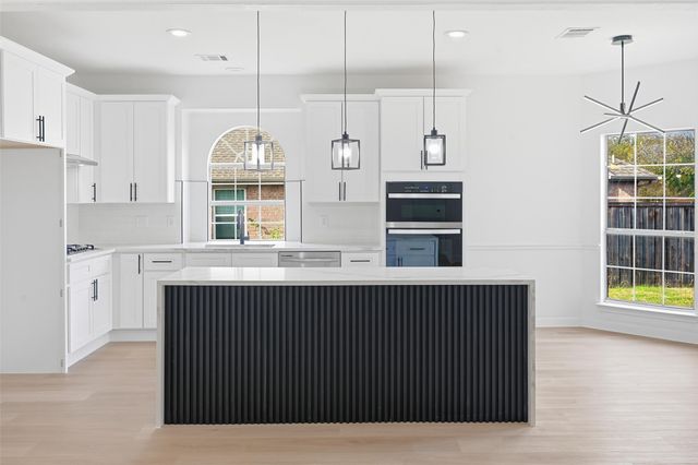 413 Cody Lane, Lewisville, TX 75067