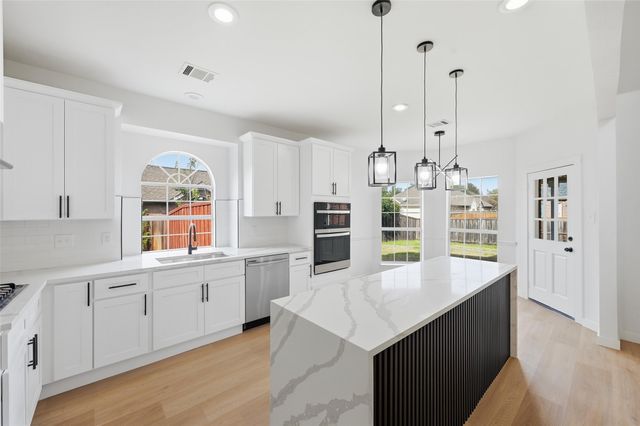 413 Cody Lane, Lewisville, TX 75067