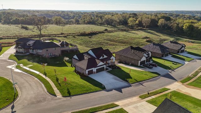 5898 S Franklin Avenue, Springfield, MO 65810