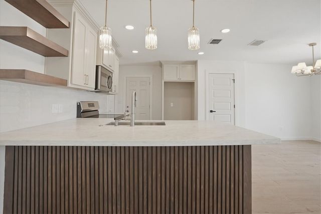 2822 Blake St, Corpus Christi, TX 78405